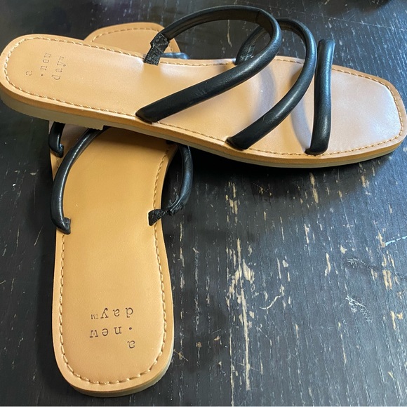 A New Day Sandals Size 8 - Picture 2 of 3